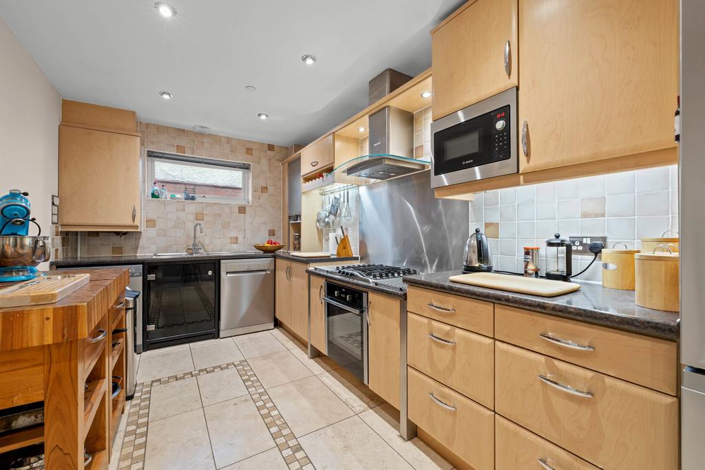 12 Charlton Court, Hoole Road, CH2 3 PB-6