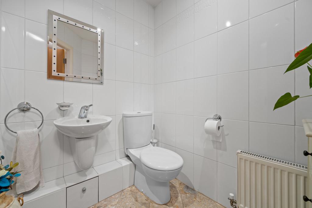 12 Charlton Court, Hoole Road, CH2 3 PB-8