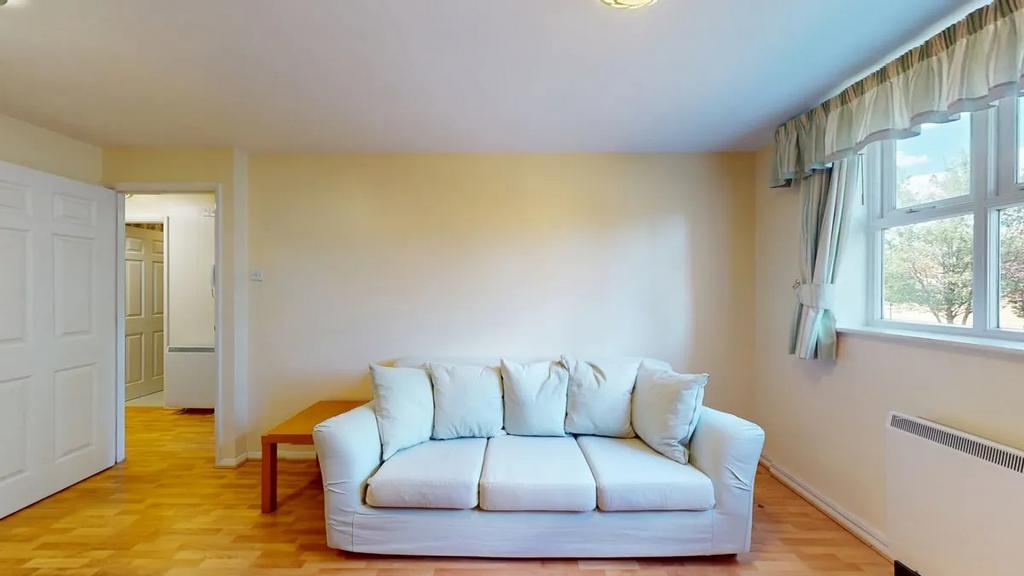Bright, tidy living room with a comfortable thr...