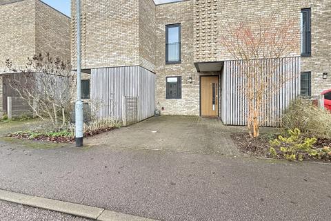 2 bedroom terraced house to rent, Lapwing Avenue, Cambridge CB2