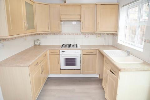 2 bedroom terraced house to rent, Bluebird Way, London