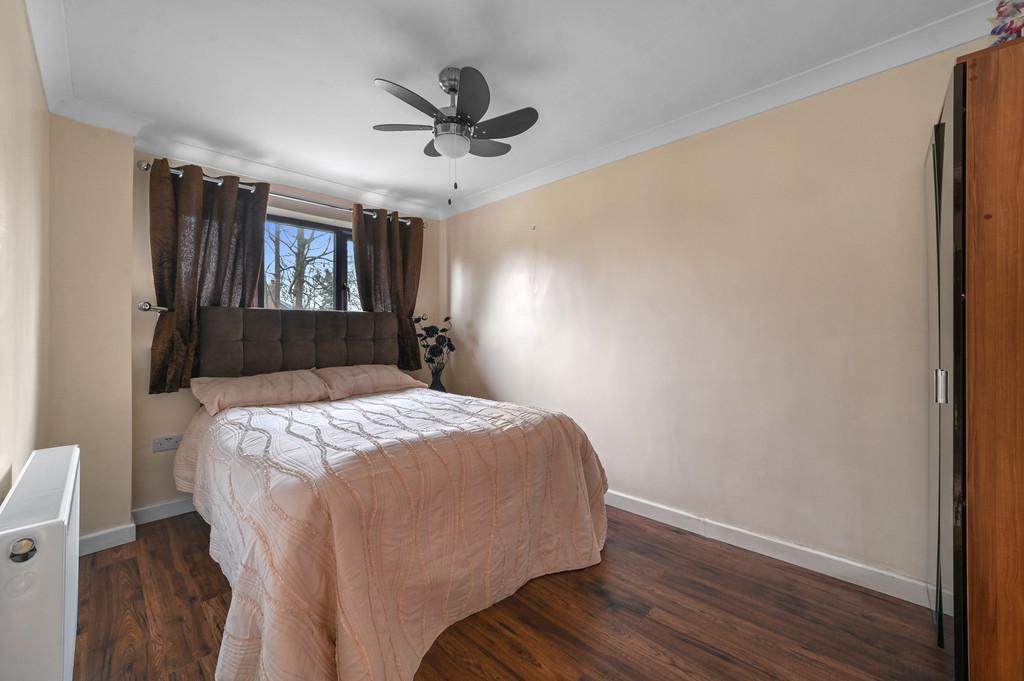 11 Baronia Croft-bedroom (2)