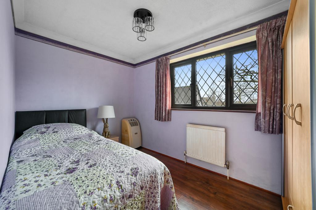 11 Baronia Croft-bedroom (3)