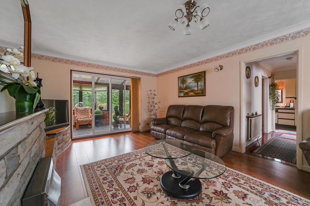 11 Baronia Croft-living3