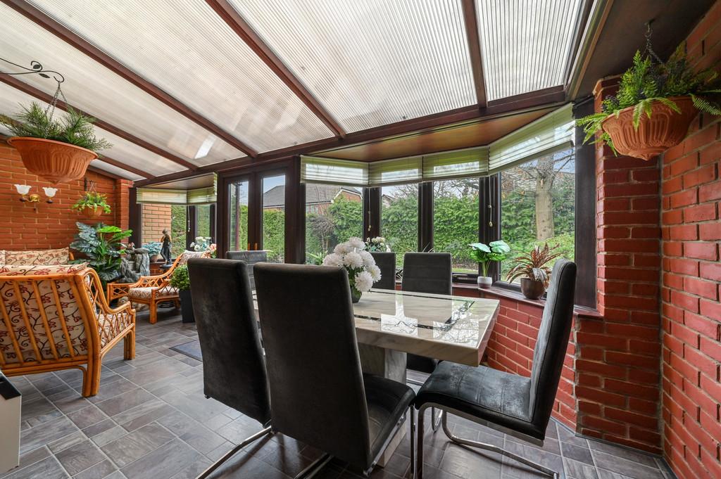 11 Baronia Croft-garden room
