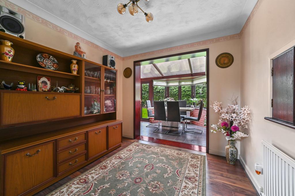 11 Baronia Croft-living room