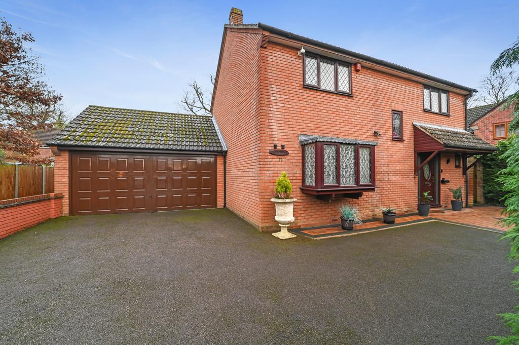 11 Baronia Croft external3