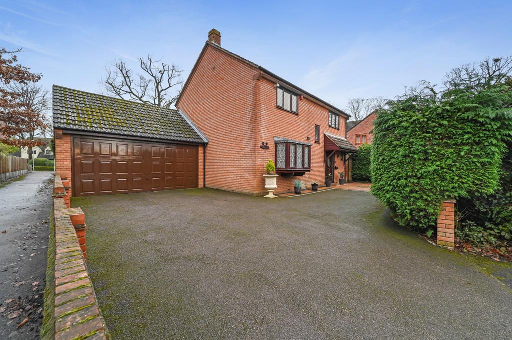 11 Baronia Croft external 2