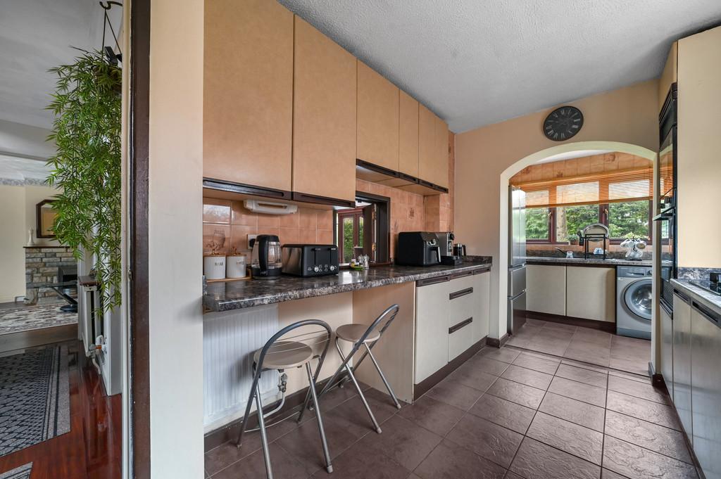11 Baronia Croft-kitchen (2)