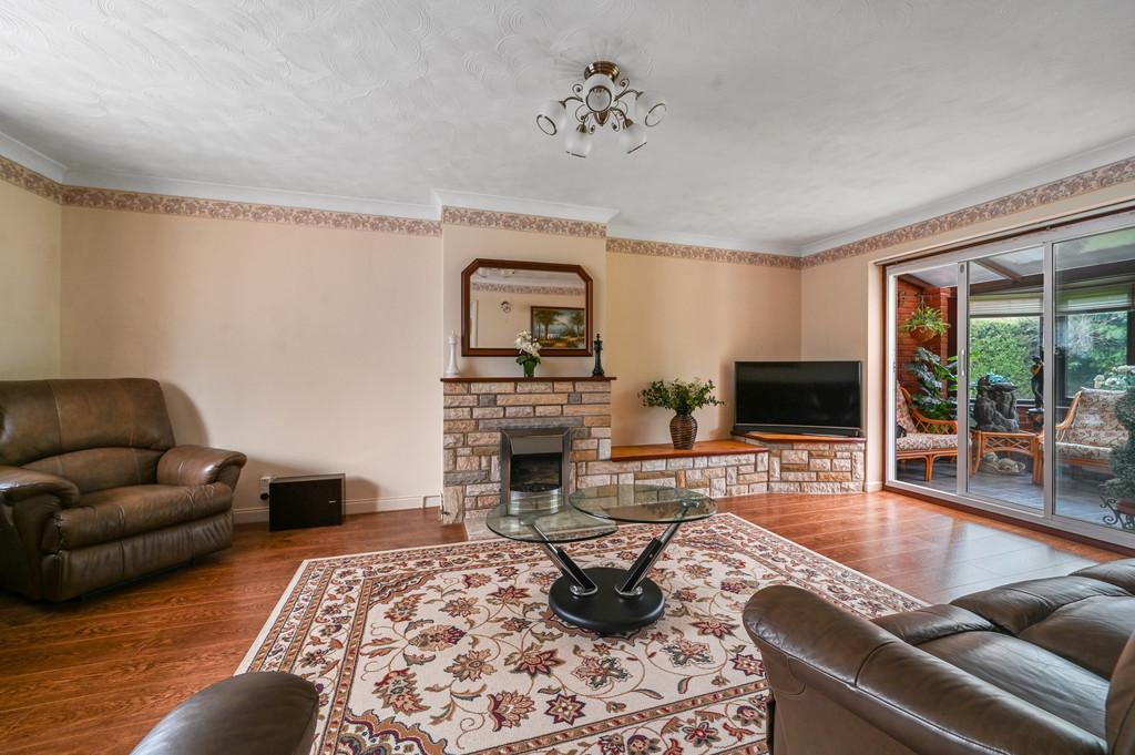 11 Baronia Croft-living2