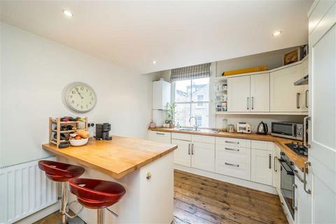 3 bedroom flat for sale, Corrance Road, London SW2