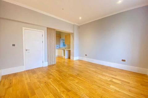 2 bedroom apartment to rent, Castlebar Road, Ealing, Ealing