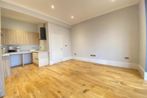 2 bedroom apartment to rent, Castlebar Road, Ealing, Ealing