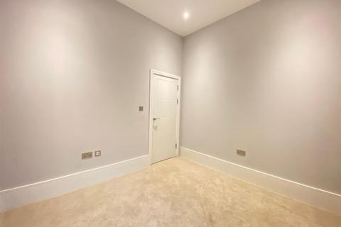 2 bedroom apartment to rent, Castlebar Road, Ealing, Ealing