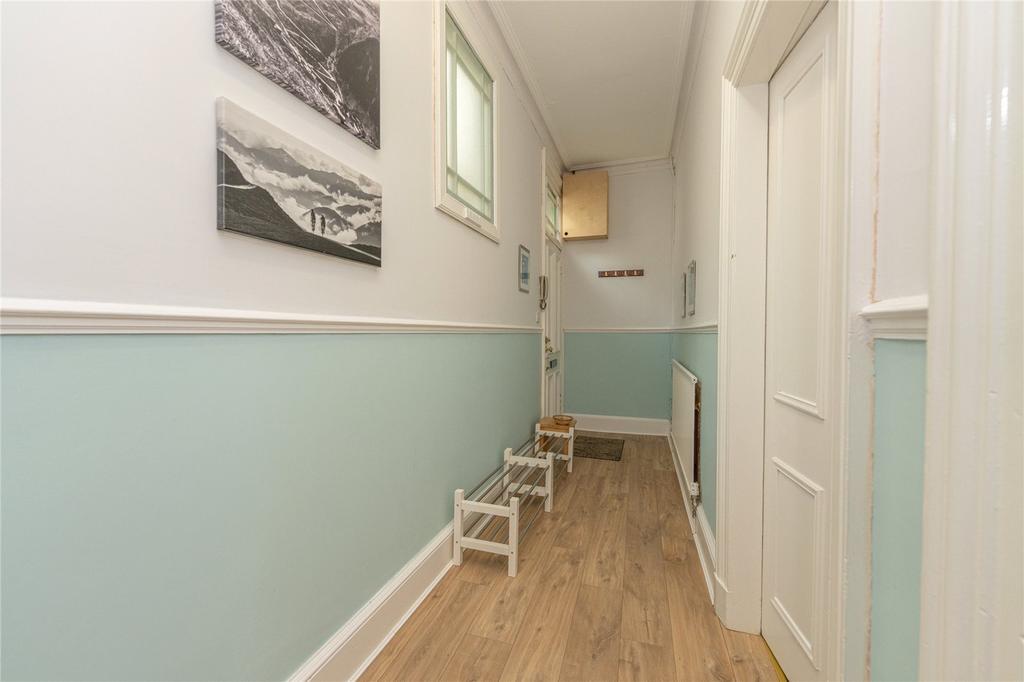 Hall Alt
