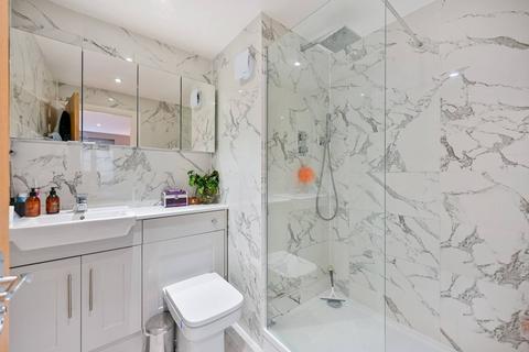 2 bedroom flat for sale, Wexham Road, Slough, SL1