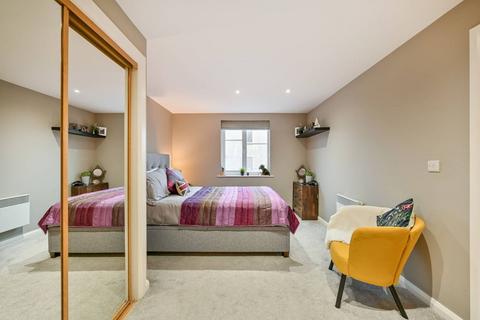 2 bedroom flat for sale, Wexham Road, Slough, SL1