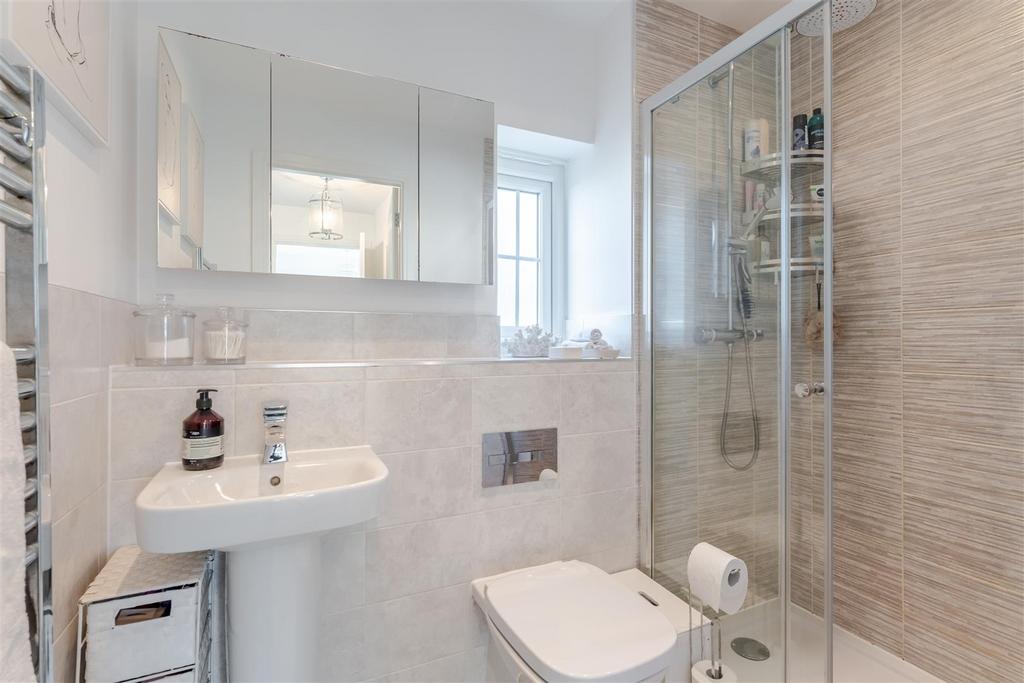 M - ensuite.jpg