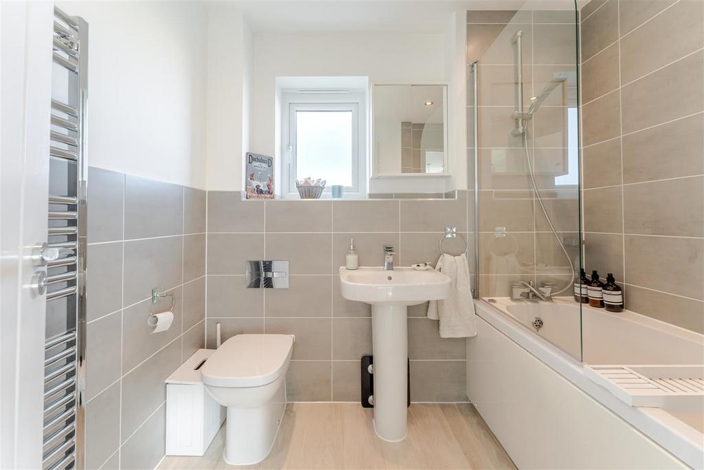 Q - Bathroom.jpg