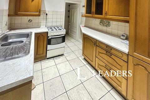 3 bedroom semi-detached house to rent, Claridge Road, ST4