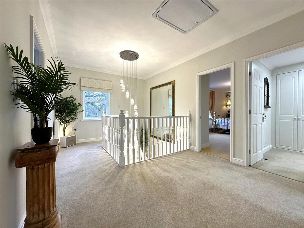 Galleried Landing 418