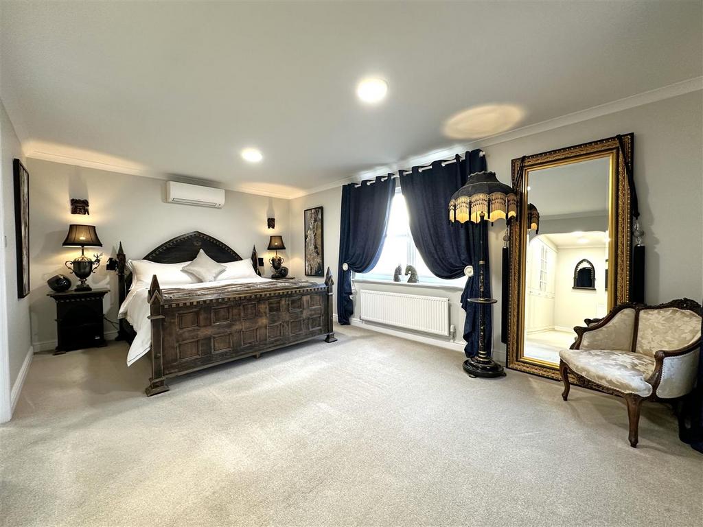 Master Bedroom 341