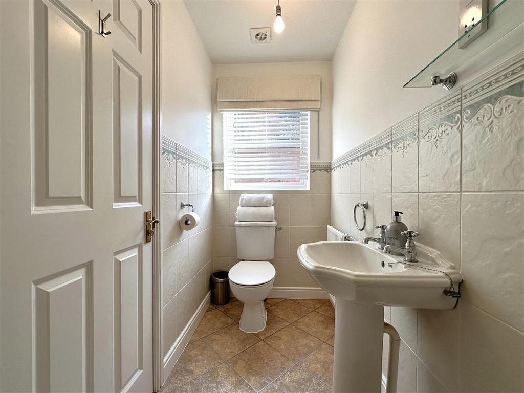 En-Suite Aspect One 381