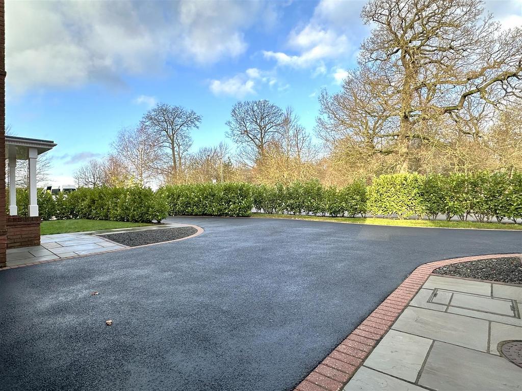Substantial Driveway 538