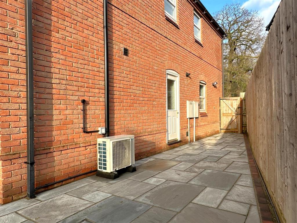 Paved Side Aspect 531