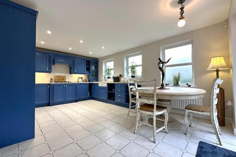 5 bedroom detached house for sale, Collinson Lane, Fernwood, Newark