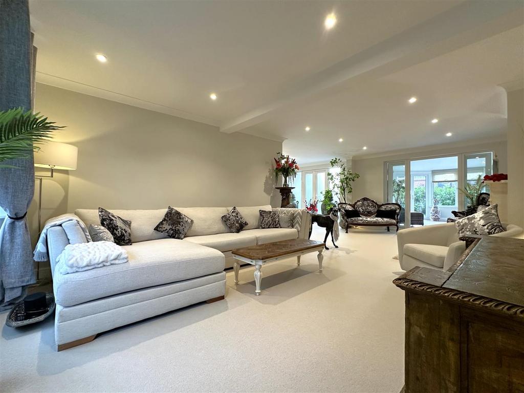 OPEN-PLAN Living Space 485