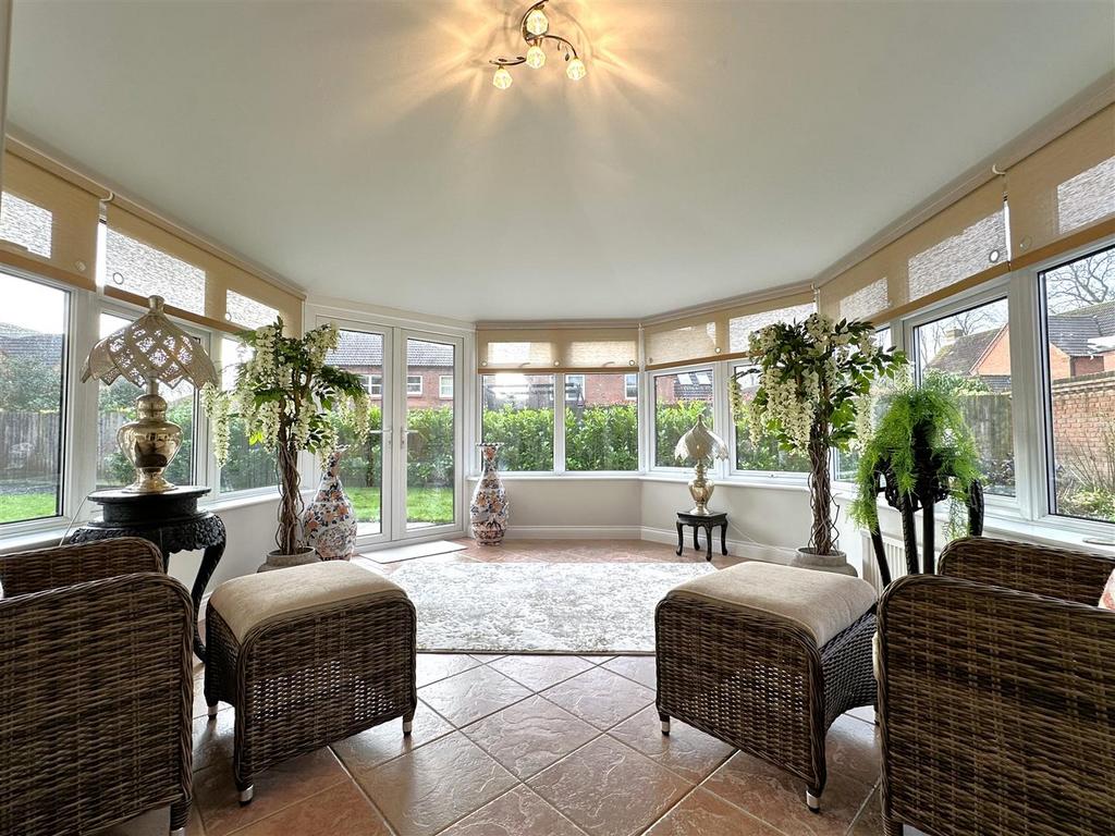 Large Garden Room 496