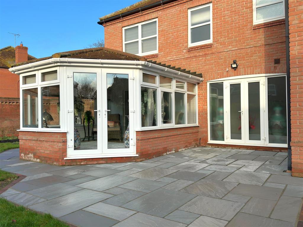 Paved Seating Area 521