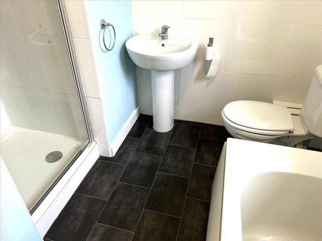 Family bathroom :
