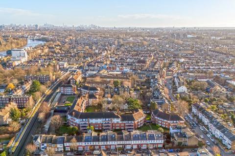 2 bedroom flat for sale, St. Leonards Court, St. Leonards Road, East Sheen, London