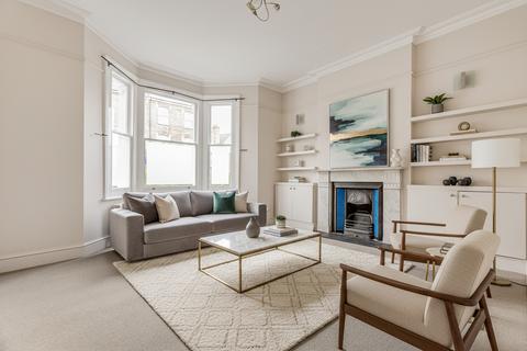 2 bedroom flat to rent, Northcote Road, London