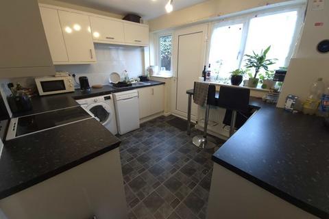 2 bedroom house to rent, Cliff Mount, Leeds