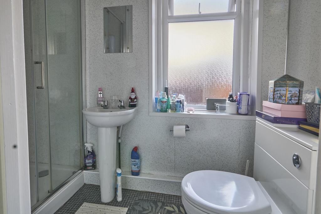 Apartment B Shower