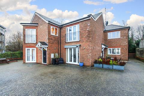 Brook Street, Tring