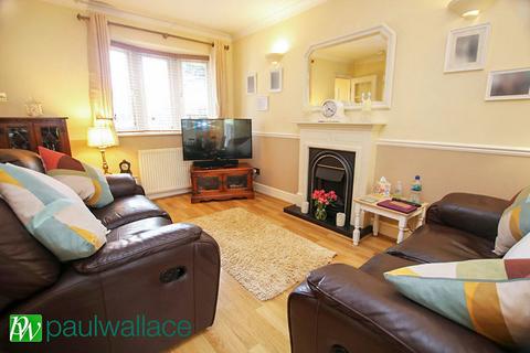 2 bedroom terraced house for sale, Rochford Close, Turnford