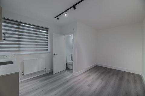 undefined, Great Cambridge Road, Waltham Cross EN8