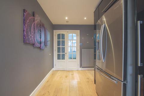 3 bedroom semi-detached house to rent, Newlyn Road, Welling DA16