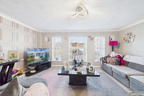 4 bedroom semi-detached house for sale, Bradfords Close, Chatham