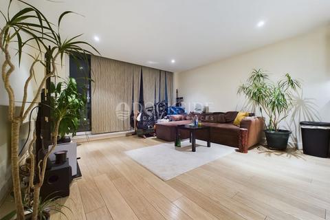 2 bedroom apartment to rent, Drift Court, Basin Approach, London