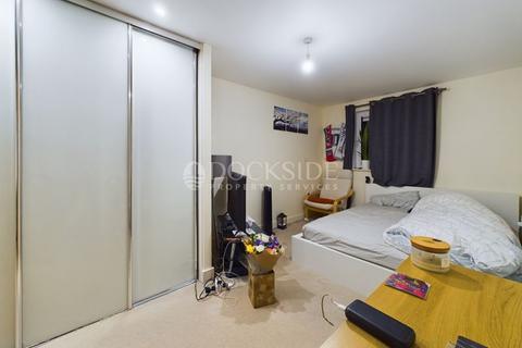 2 bedroom apartment to rent, Drift Court, Basin Approach, London