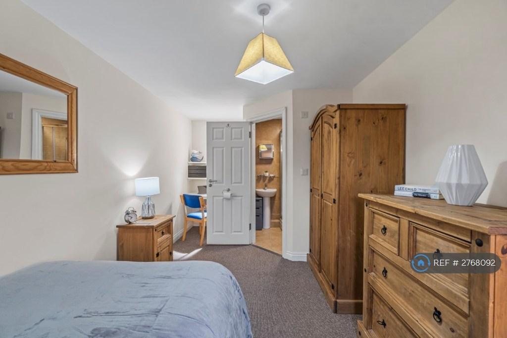 Ground Floor En-Suite Bedroom