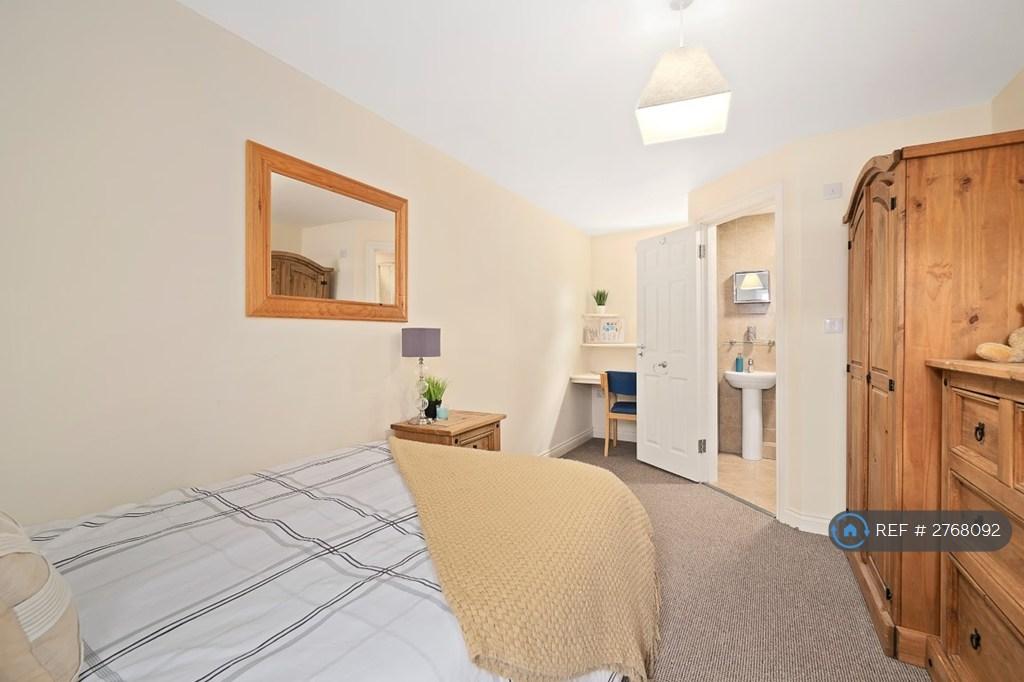 Ground Floor Ensuite Bedroom