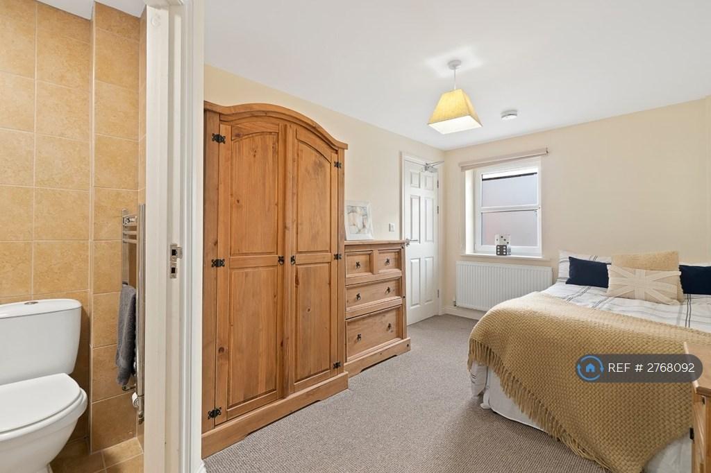 Ground Floor En-Suite Bedroom