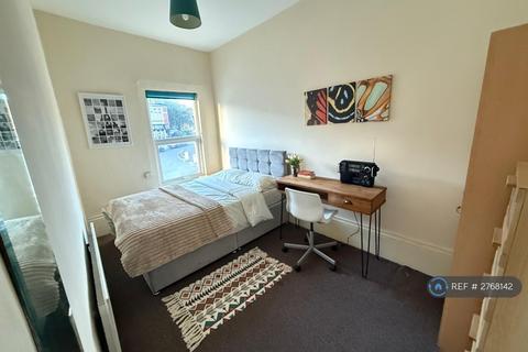 undefined, Woodsley Road, Leeds, LS3