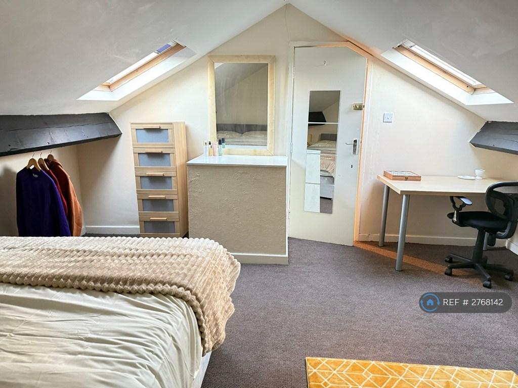 Room 5 Photo 2